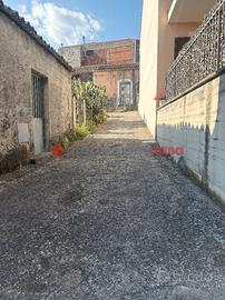 Belpasso Rudere con Terreno Edificabile -1