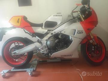 moto Yamaha xsr900gp