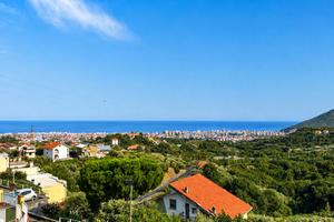 Boissano ampio appartamento vista mare