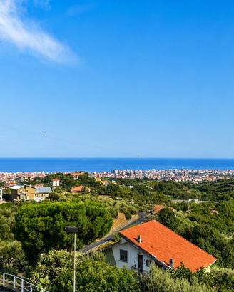 Boissano ampio appartamento vista mare