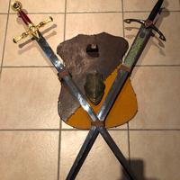 Spade medievali con supporto in legno