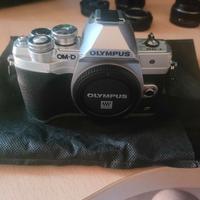 Olympus OM-D E-M10 Mark IV con vari obiettivi