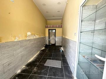 NEGOZIO A NAPOLI