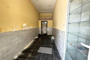 NEGOZIO A NAPOLI