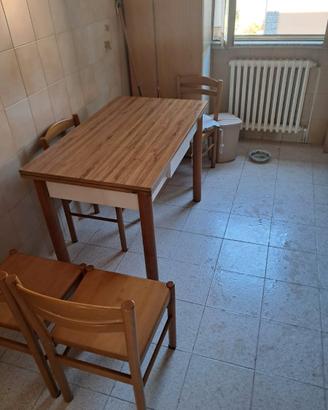 tavolo da cucina espandibile con cassetto