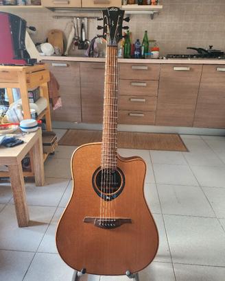 Chitarra acustica 