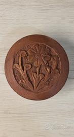 Vintage scatolina in legno intagliato a mano