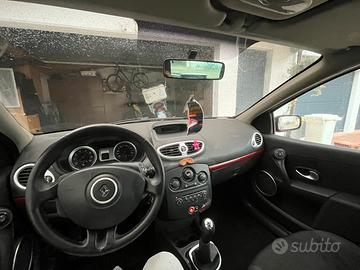 Renault clio serie 3 neopatentato