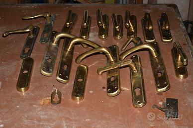 Maniglie porte e finestre