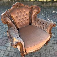 Poltrona Barocca in legno intagliato e velluto