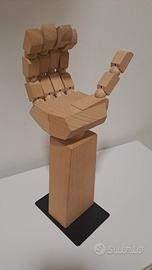 MANO IN LEGNO