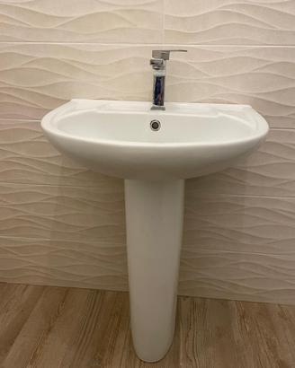 Lavabo a colonna con  rubinetteria e accessori