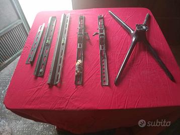 Staffe a muro piede TV televisore