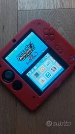 Nintendo 2DS  con caricatore, cover e custodia