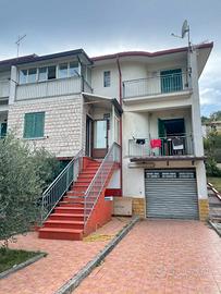 Vendesi villetta a schiera