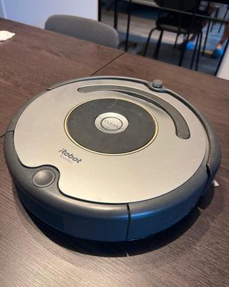 Roomba Robot aspirapolvere con base di ricarica 