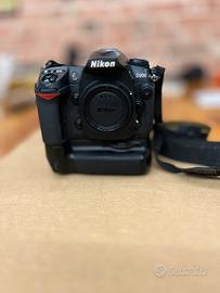 Reflex Nikon D200 – Reflex semi-professionale.