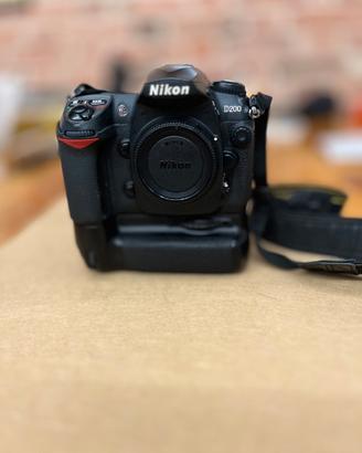 Reflex Nikon D200 – Reflex semi-professionale.