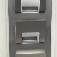 porta riviste in metallo da muro