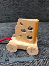 Classico giocattolo in legno…