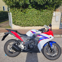 Honda cbr125r