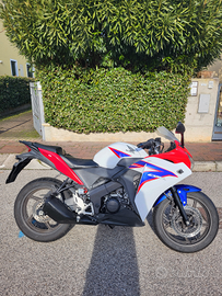 Honda cbr125r