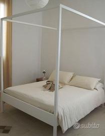 Letto a baldacchino