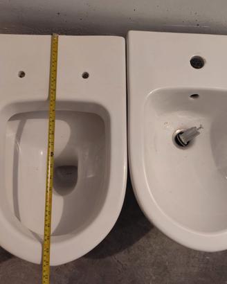 Coppia sanitari filomuro - scarico a terra