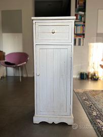 Mobiletto in legno stile shabby chic