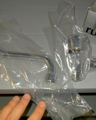 rubinetto nuovo ancora imballato