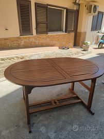 Tavolo da giardino in legno color noce allungabile