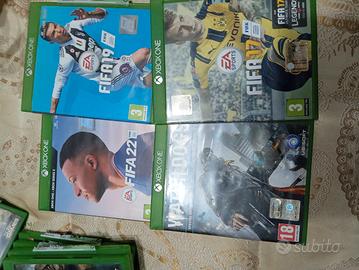 14 dischetti per Xbox più cover 