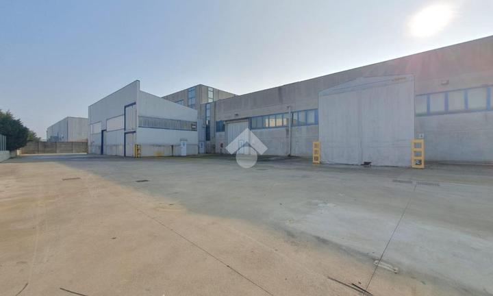 CAPANNONE A DUE CARRARE