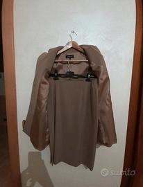 Tailleur color biscotto