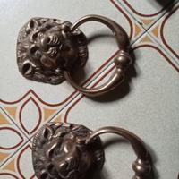 2battente a forma di leone 