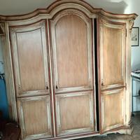 Armadio decorato stile classico