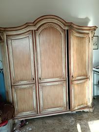 Armadio decorato stile classico