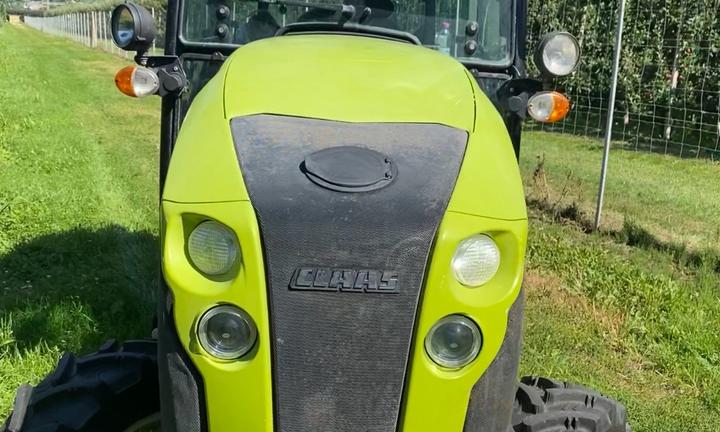 Trattore frutteto vigneto Claas Nexos 250 VL