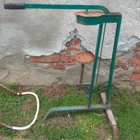 Tappatrice Antica in ferro ghisa vintage Antiques