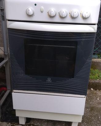 Cucina a gas 4 fuochi INDESIT