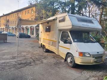 Camper Ford Transit 2500 TD con idroguida