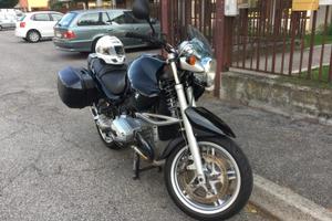 Moto BMW R 1150R  Touring nera con borse in tinta