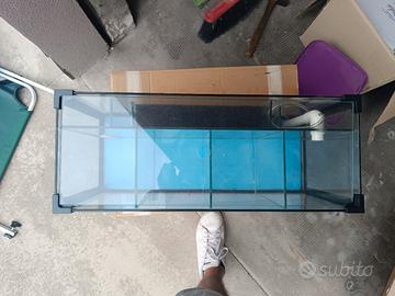 acquario con divisori