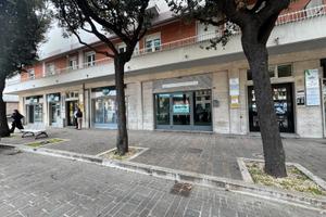 Locale commerciale Piazza Duca d'Aosta