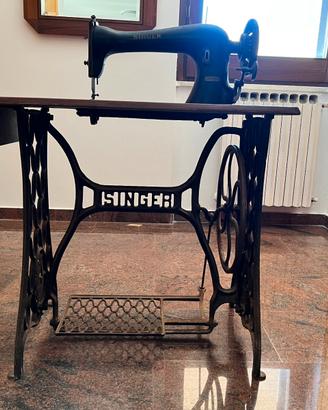 Macchina da cucire SINGER a pedale 1874