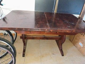 Tavolo da cucina o mansarda 