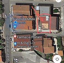 Edificio con locale commerciale