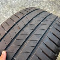 Gomme Bridgestone 245/40/R19 94 W