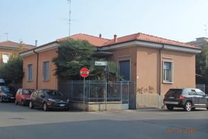 Casa indipendente con cortile e giardino