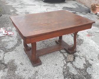 Tavolo e mobile in legno massello